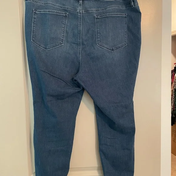 Athleta skinny jeans. - Picture 3 of 9